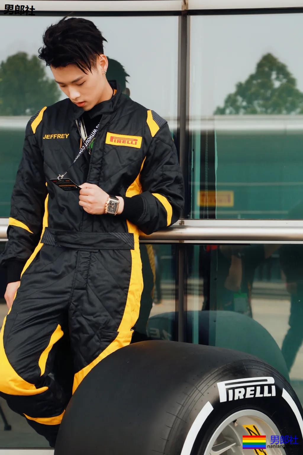 成龙亲外甥腹肌腱子肉曝光!拍腐剧出道的肌肉小狼狗,真的绝了! - 51虹马 成龙亲外甥腹肌腱子肉曝光!拍腐剧出道的肌肉小狼狗,真的绝了! - 51虹马