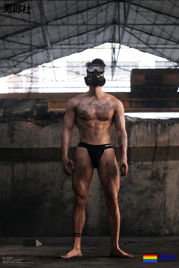 185cm大长腿天菜户外穿内内跑酷，这身材我能欣赏一年。-51虹马