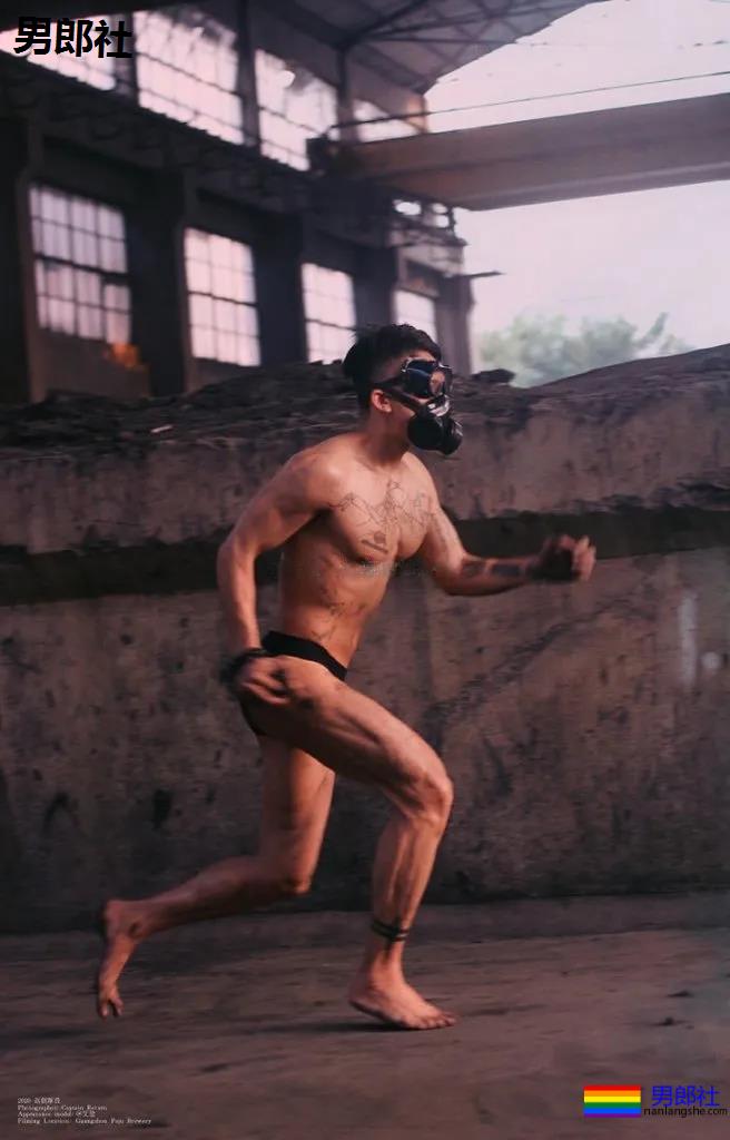 185cm大长腿天菜户外穿内内跑酷，这身材我能欣赏一年。 - 51虹马