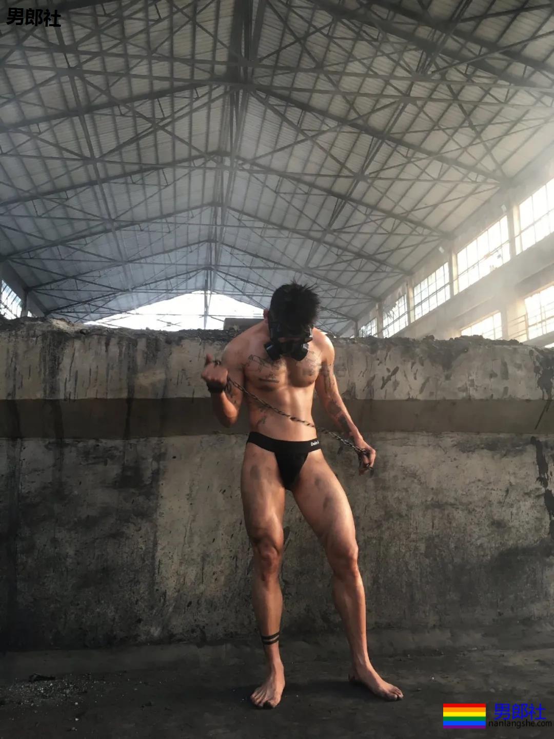 185cm大长腿天菜户外穿内内跑酷，这身材我能欣赏一年。 - 51虹马