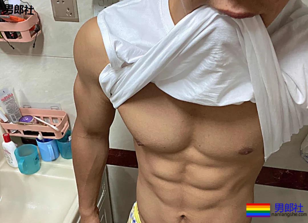 极品腱子肉身材，I看了都想为他做O！-51虹马