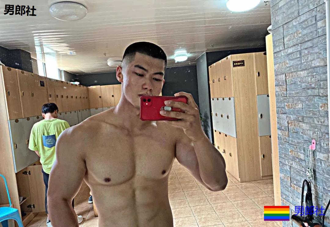 极品腱子肉身材，I看了都想为他做O！ - 51虹马