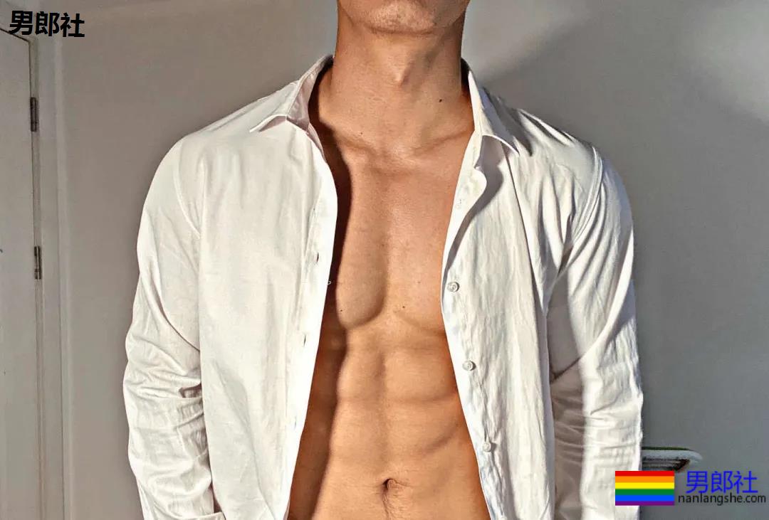 极品腱子肉身材，I看了都想为他做O！ - 51虹马