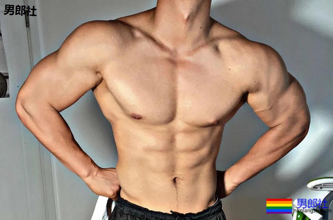 极品腱子肉身材，I看了都想为他做O！ - 51虹马