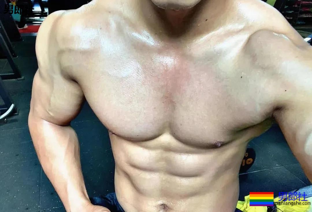 极品腱子肉身材，I看了都想为他做O！ - 51虹马