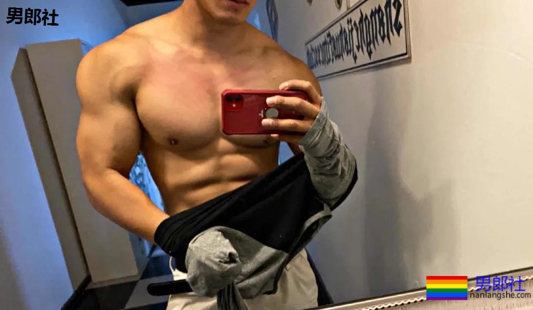 极品腱子肉身材，I看了都想为他做O！ - 51虹马