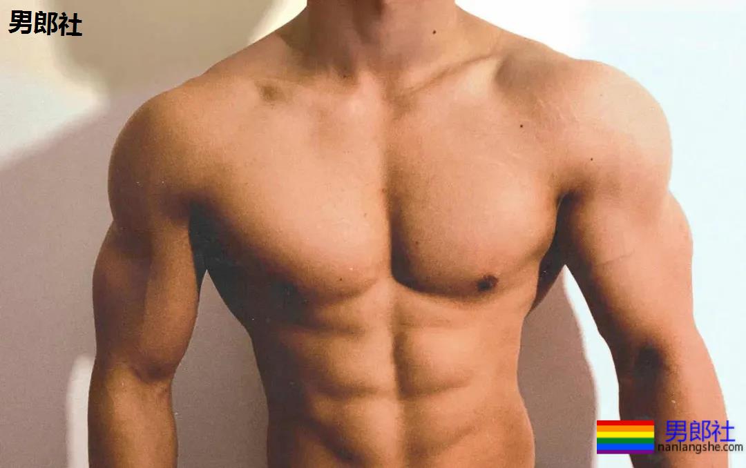 极品腱子肉身材，I看了都想为他做O！ - 51虹马