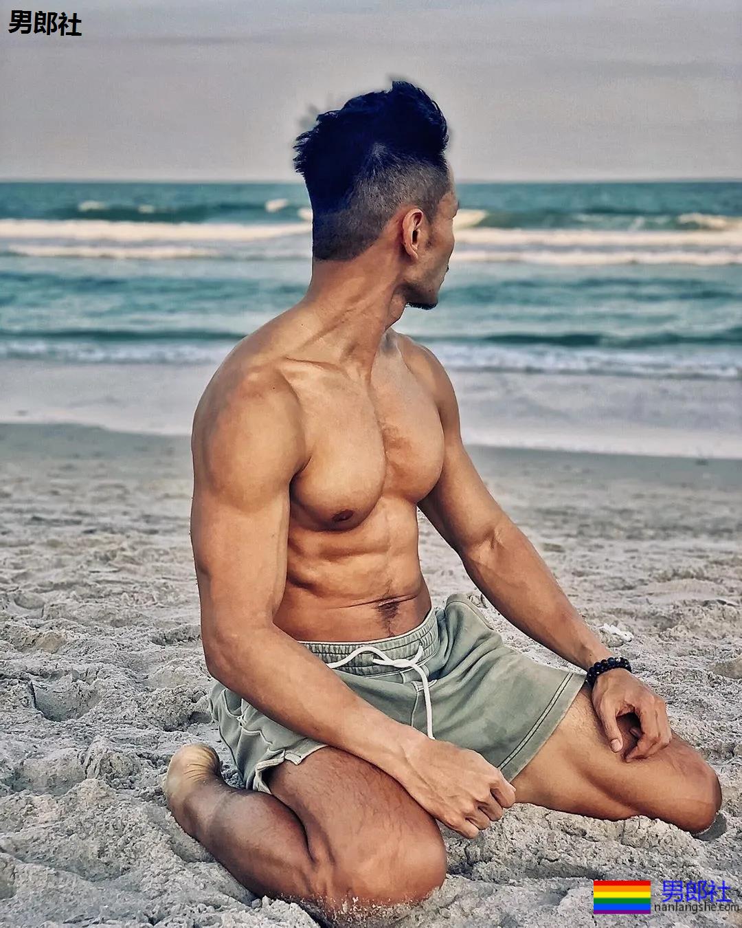 健身教练因在酒店拍性感照走红,为什么练劈叉时他从来不笑 - 51虹马 健身教练因在酒店拍性感照走红,为什么练劈叉时他从来不笑 - 51虹马