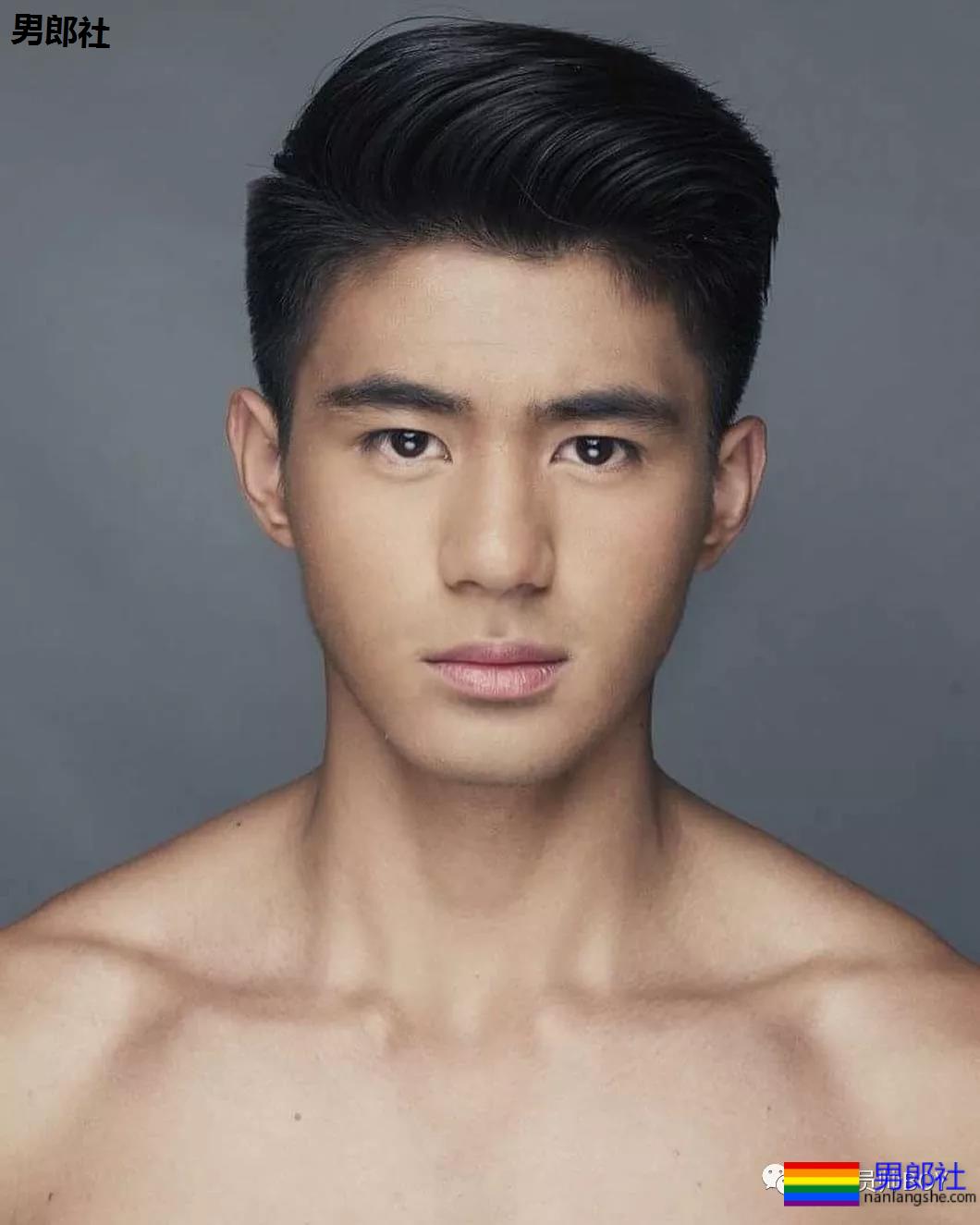 人畜无害的小胡子帅哥,衣服下竟藏着这么好的肌肉身材 - 51虹马 人畜无害的小胡子帅哥,衣服下竟藏着这么好的肌肉身材 - 51虹马