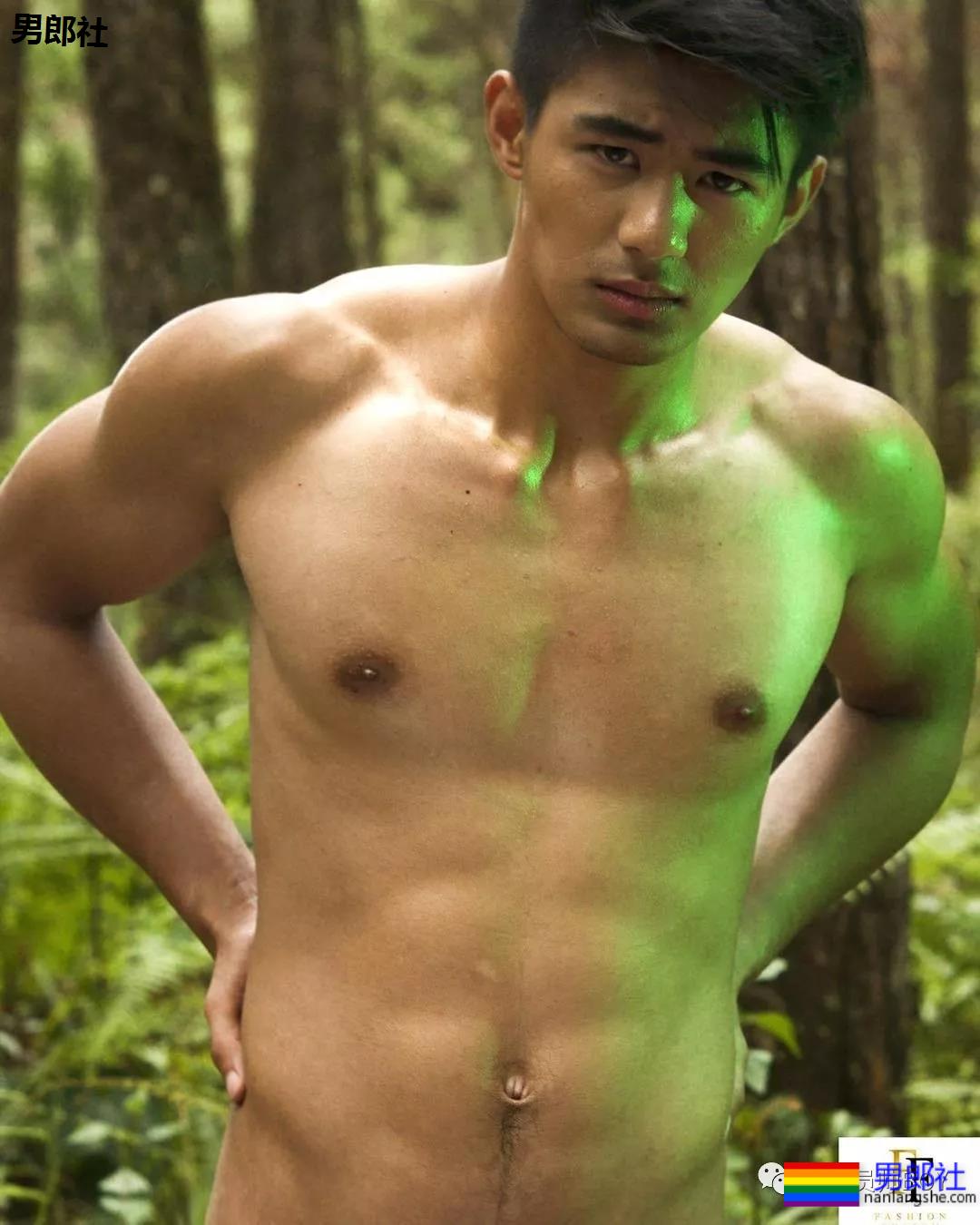 人畜无害的小胡子帅哥,衣服下竟藏着这么好的肌肉身材 - 51虹马 人畜无害的小胡子帅哥,衣服下竟藏着这么好的肌肉身材 - 51虹马