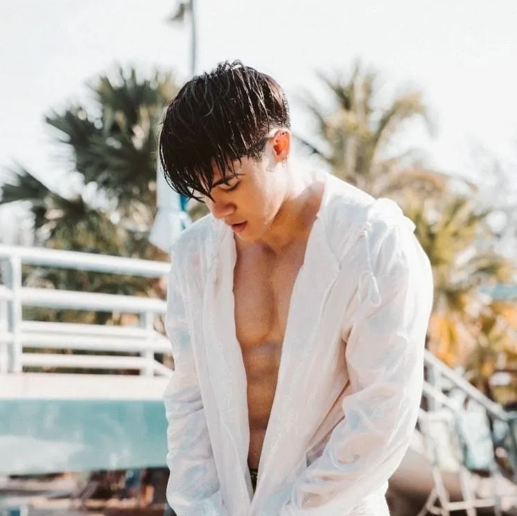 别再盯推上网红了,六块腹肌青筋爆裂,又一位肌肉医生身材照刷屏! - 51虹马 别再盯推上网红了,六块腹肌青筋爆裂,又一位肌肉医生身材照刷屏! - 51虹马