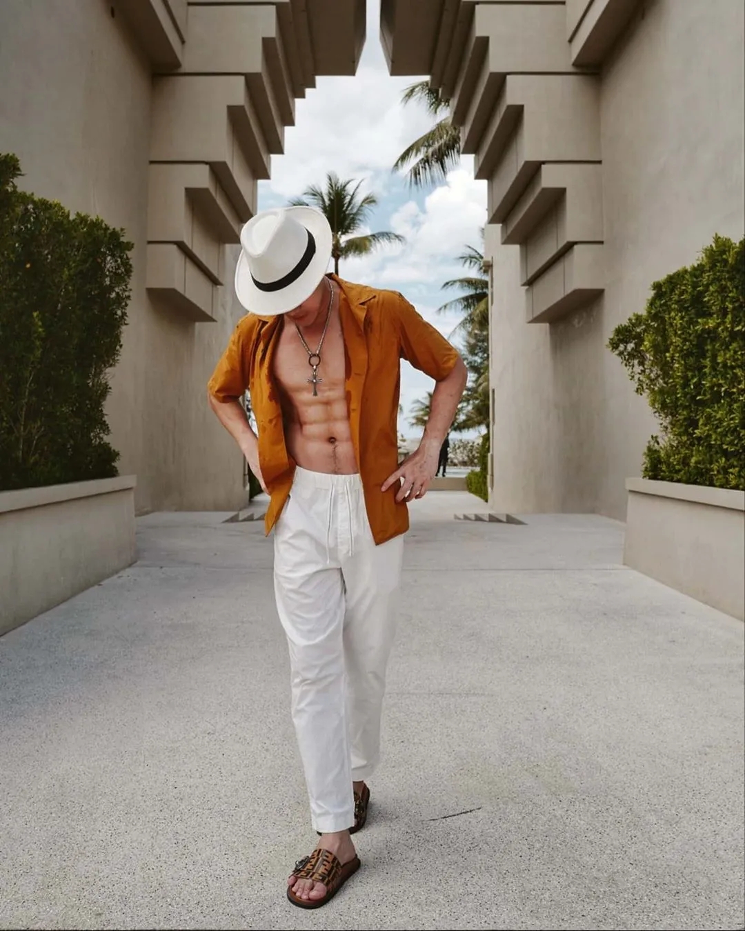 别再盯推上网红了,六块腹肌青筋爆裂,又一位肌肉医生身材照刷屏! - 51虹马 别再盯推上网红了,六块腹肌青筋爆裂,又一位肌肉医生身材照刷屏! - 51虹马