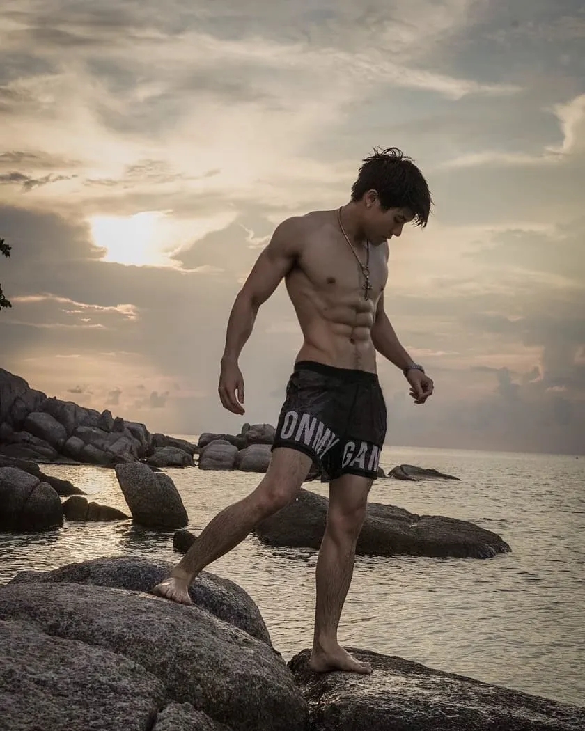 别再盯推上网红了,六块腹肌青筋爆裂,又一位肌肉医生身材照刷屏! - 51虹马 别再盯推上网红了,六块腹肌青筋爆裂,又一位肌肉医生身材照刷屏! - 51虹马