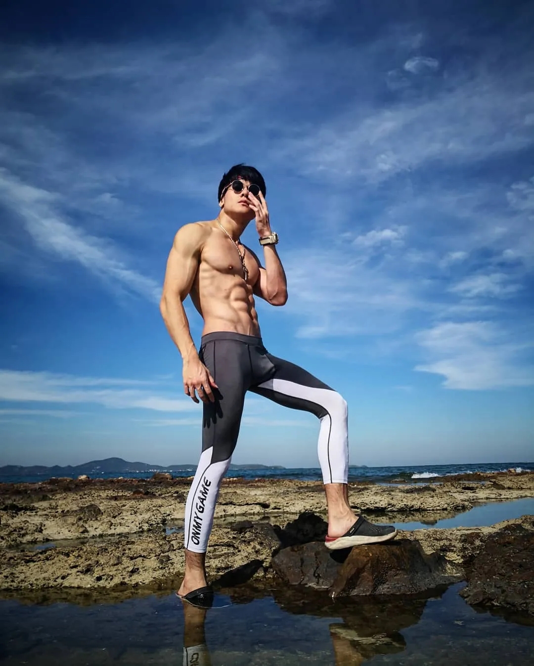 别再盯推上网红了,六块腹肌青筋爆裂,又一位肌肉医生身材照刷屏! - 51虹马 别再盯推上网红了,六块腹肌青筋爆裂,又一位肌肉医生身材照刷屏! - 51虹马