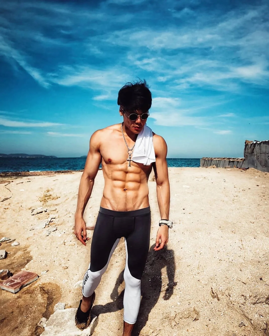 别再盯推上网红了,六块腹肌青筋爆裂,又一位肌肉医生身材照刷屏! - 51虹马 别再盯推上网红了,六块腹肌青筋爆裂,又一位肌肉医生身材照刷屏! - 51虹马