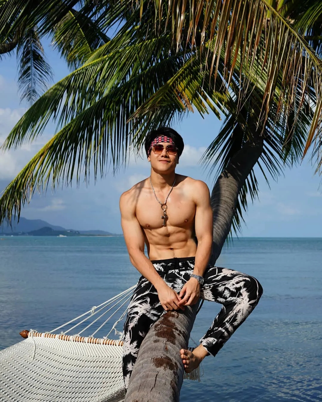 别再盯推上网红了,六块腹肌青筋爆裂,又一位肌肉医生身材照刷屏! - 51虹马 别再盯推上网红了,六块腹肌青筋爆裂,又一位肌肉医生身材照刷屏! - 51虹马