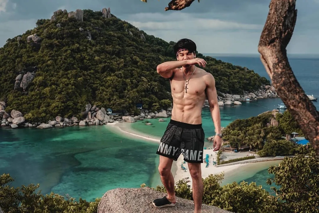 别再盯推上网红了,六块腹肌青筋爆裂,又一位肌肉医生身材照刷屏! - 51虹马 别再盯推上网红了,六块腹肌青筋爆裂,又一位肌肉医生身材照刷屏! - 51虹马