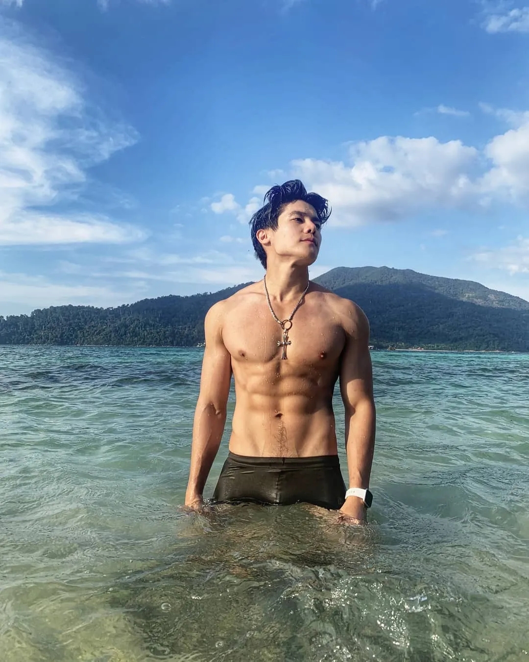 别再盯推上网红了,六块腹肌青筋爆裂,又一位肌肉医生身材照刷屏! - 51虹马 别再盯推上网红了,六块腹肌青筋爆裂,又一位肌肉医生身材照刷屏! - 51虹马