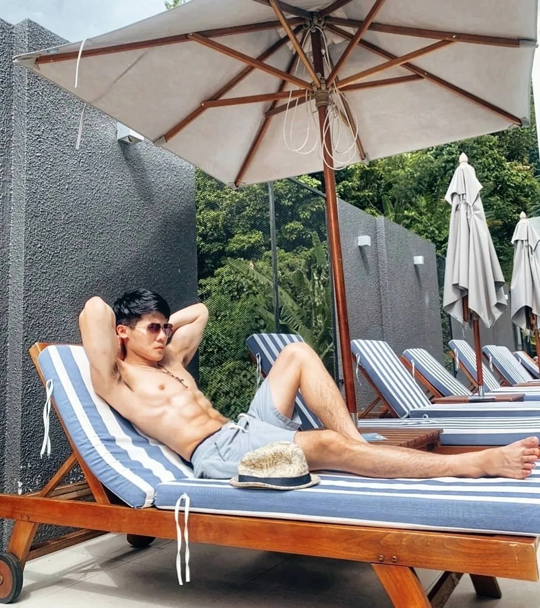 别再盯推上网红了,六块腹肌青筋爆裂,又一位肌肉医生身材照刷屏! - 51虹马 别再盯推上网红了,六块腹肌青筋爆裂,又一位肌肉医生身材照刷屏! - 51虹马