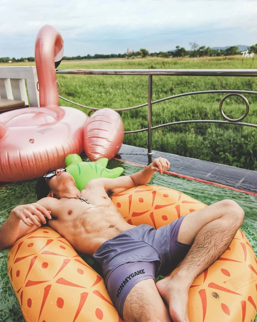 别再盯推上网红了,六块腹肌青筋爆裂,又一位肌肉医生身材照刷屏! - 51虹马 别再盯推上网红了,六块腹肌青筋爆裂,又一位肌肉医生身材照刷屏! - 51虹马