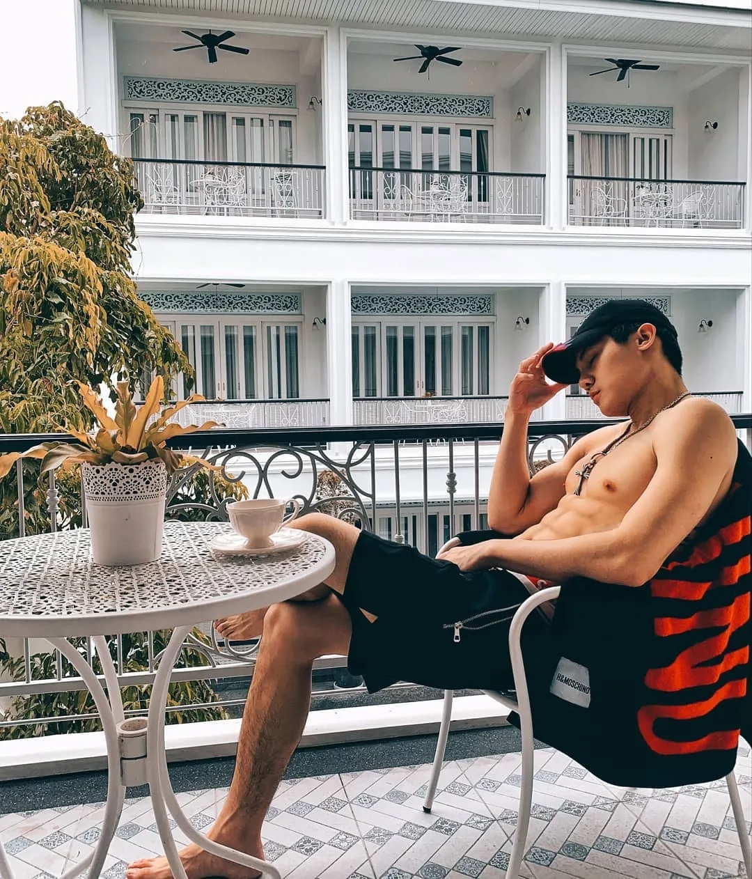 别再盯推上网红了,六块腹肌青筋爆裂,又一位肌肉医生身材照刷屏! - 51虹马 别再盯推上网红了,六块腹肌青筋爆裂,又一位肌肉医生身材照刷屏! - 51虹马