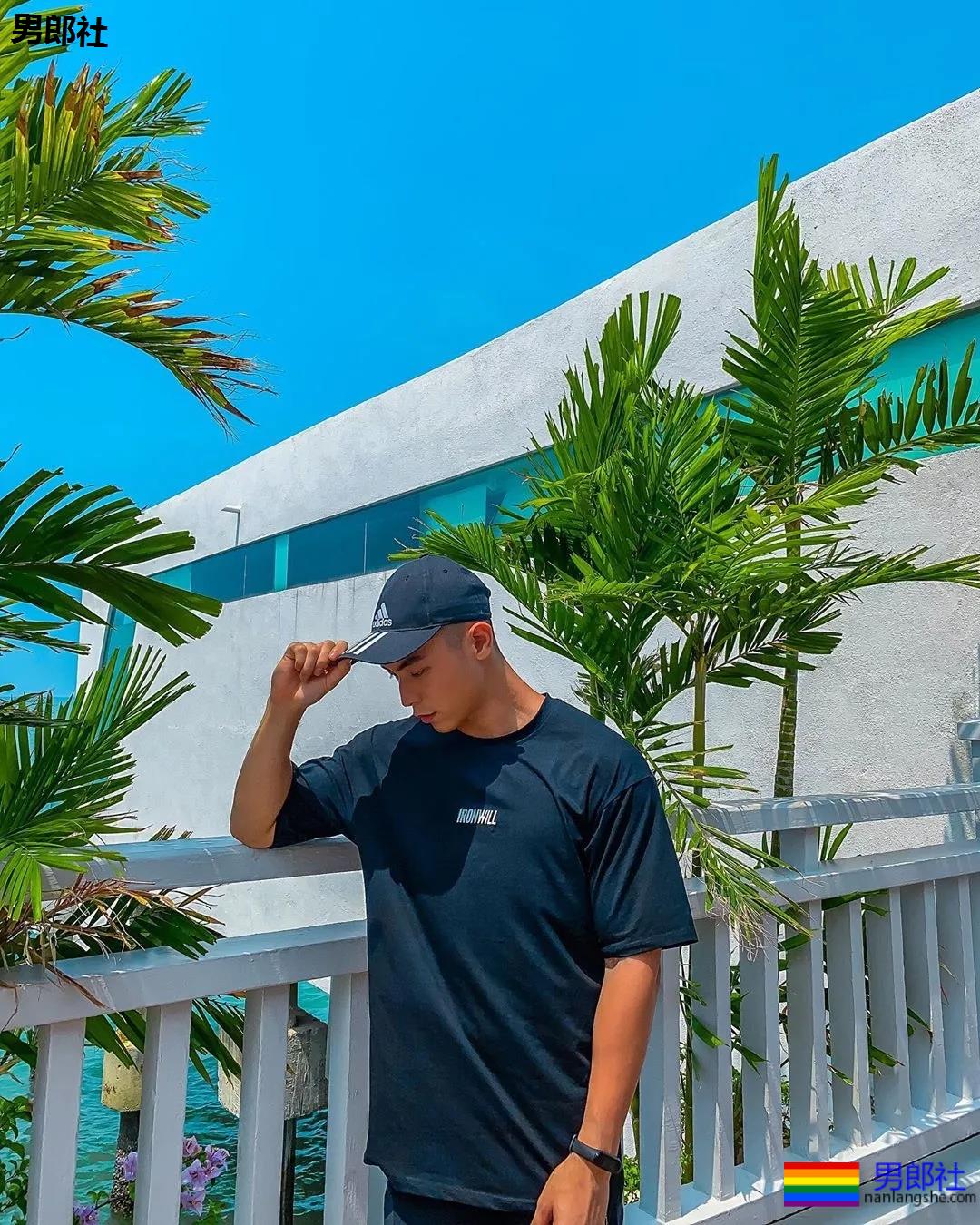 寸头肌肉小哥下海秀腱子肉,泳裤都湿了! - 51虹马 寸头肌肉小哥下海秀腱子肉,泳裤都湿了! - 51虹马