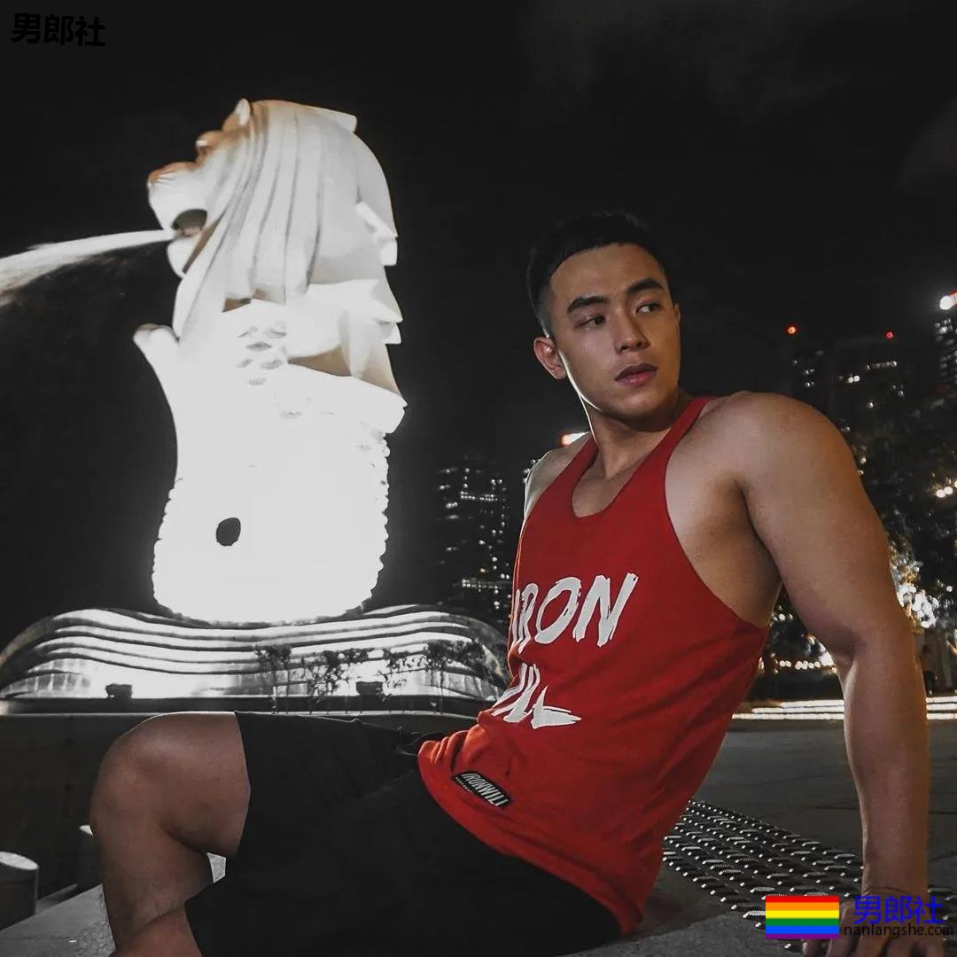 寸头肌肉小哥下海秀腱子肉,泳裤都湿了! - 51虹马 寸头肌肉小哥下海秀腱子肉,泳裤都湿了! - 51虹马