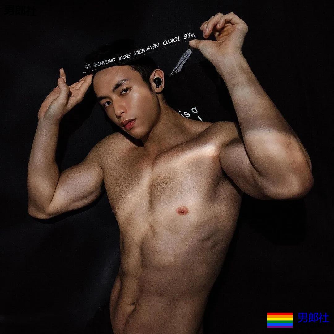 寸头肌肉小哥下海秀腱子肉,泳裤都湿了! - 51虹马 寸头肌肉小哥下海秀腱子肉,泳裤都湿了! - 51虹马