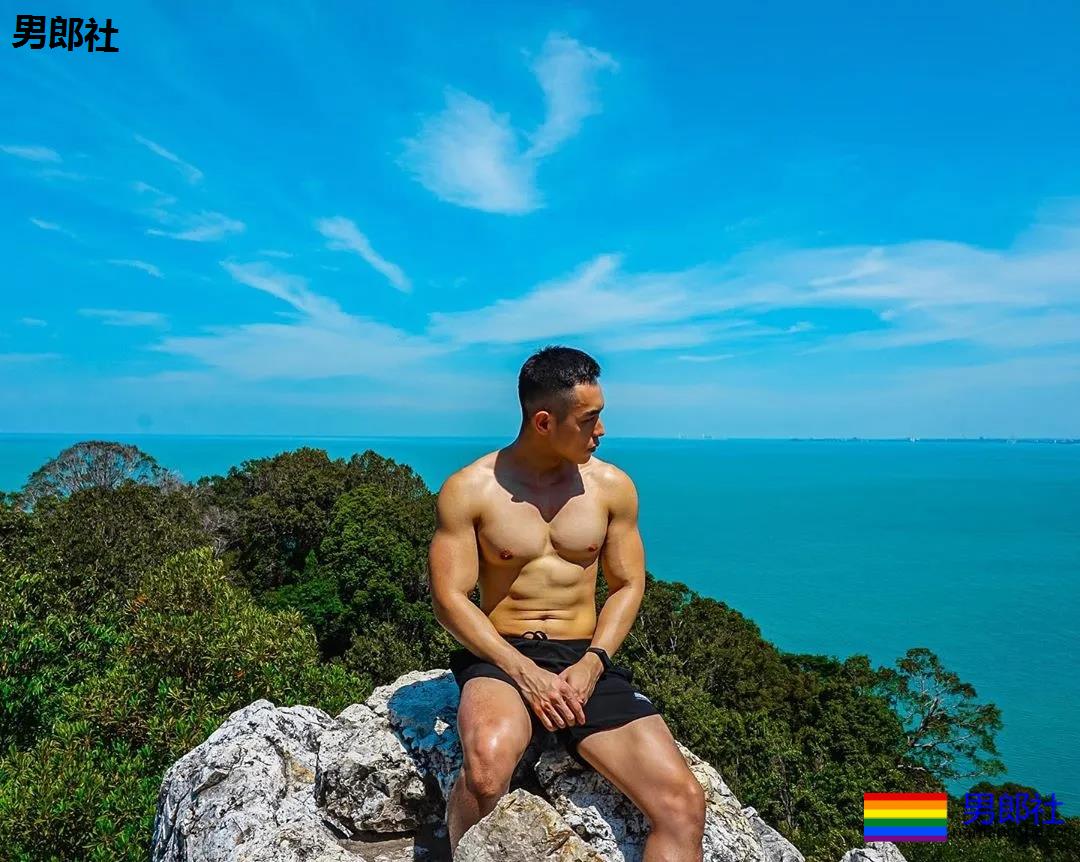 寸头肌肉小哥下海秀腱子肉,泳裤都湿了! - 51虹马 寸头肌肉小哥下海秀腱子肉,泳裤都湿了! - 51虹马