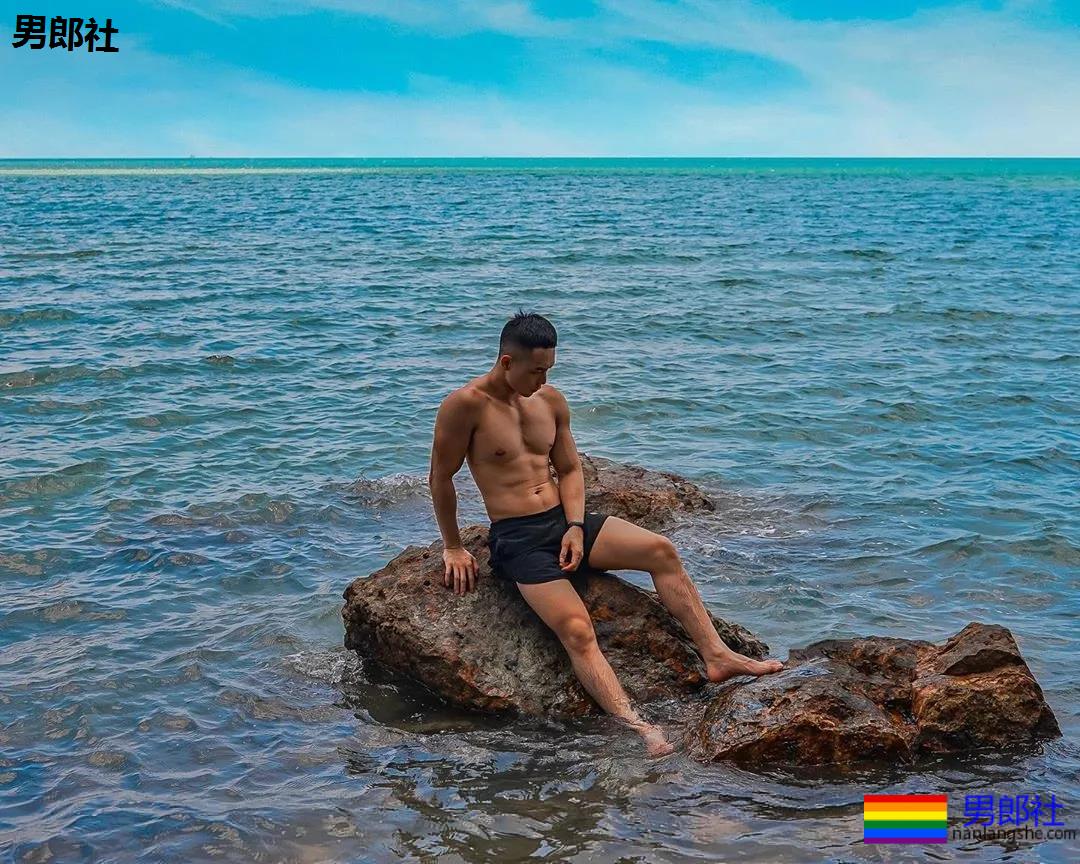 寸头肌肉小哥下海秀腱子肉,泳裤都湿了! - 51虹马 寸头肌肉小哥下海秀腱子肉,泳裤都湿了! - 51虹马