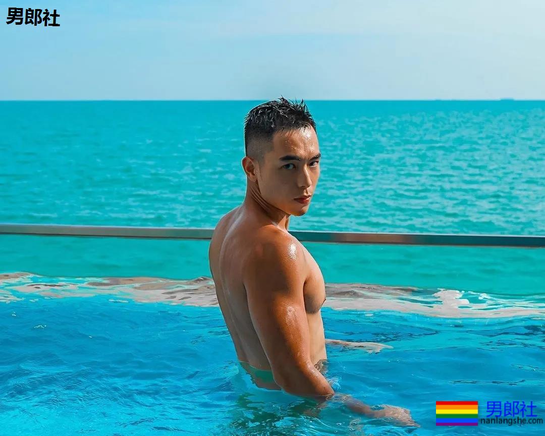 寸头肌肉小哥下海秀腱子肉,泳裤都湿了! - 51虹马 寸头肌肉小哥下海秀腱子肉,泳裤都湿了! - 51虹马