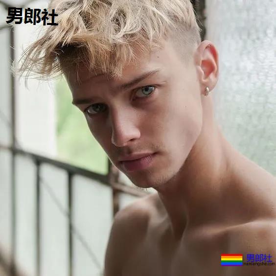 年下攻肌肉小狼狗，家里C板扛不住了 - 51虹马