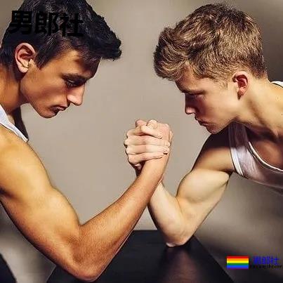 年下攻肌肉小狼狗，家里C板扛不住了 - 51虹马