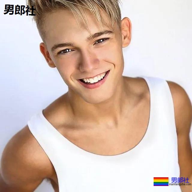 年下攻肌肉小狼狗，家里C板扛不住了 - 51虹马