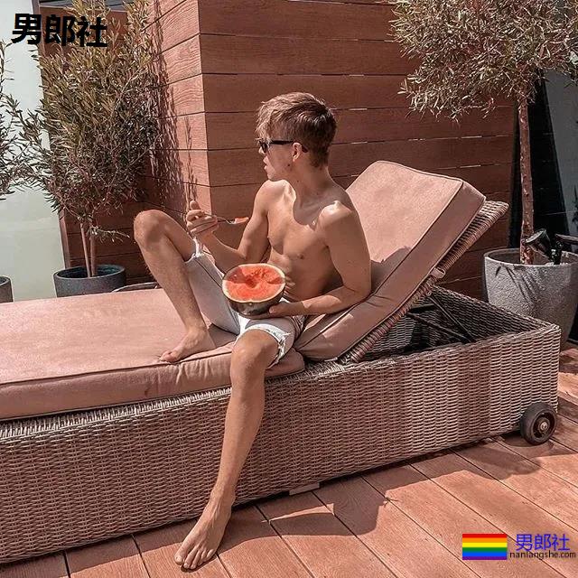 年下攻肌肉小狼狗，家里C板扛不住了 - 51虹马