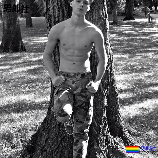 年下攻肌肉小狼狗，家里C板扛不住了 - 51虹马