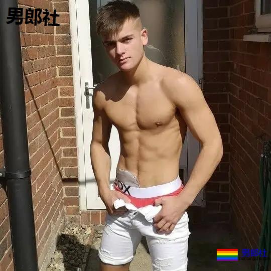 年下攻肌肉小狼狗，家里C板扛不住了 - 51虹马