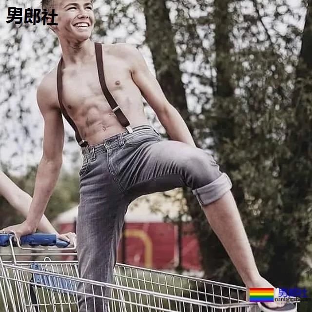 年下攻肌肉小狼狗，家里C板扛不住了 - 51虹马