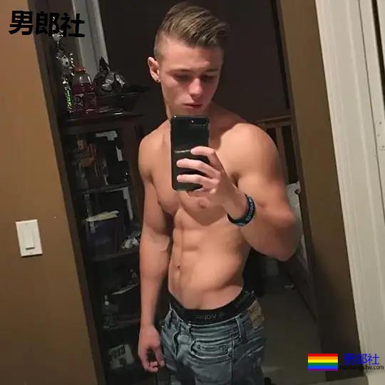 年下攻肌肉小狼狗，家里C板扛不住了 - 51虹马