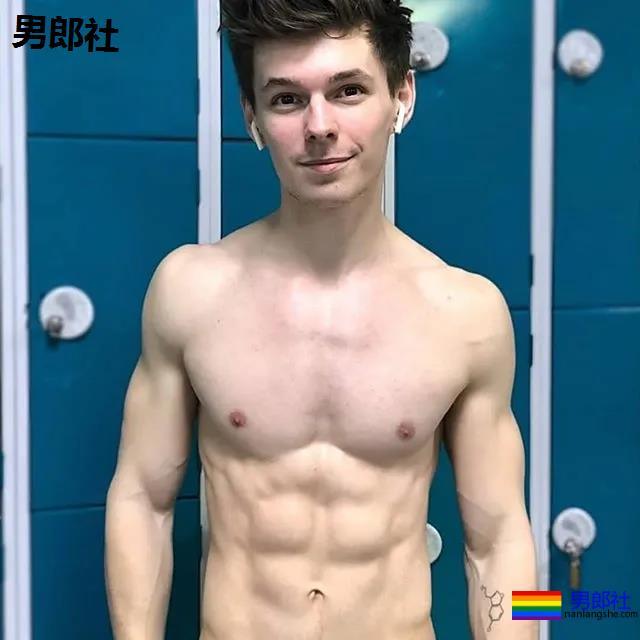 年下攻肌肉小狼狗，家里C板扛不住了 - 51虹马