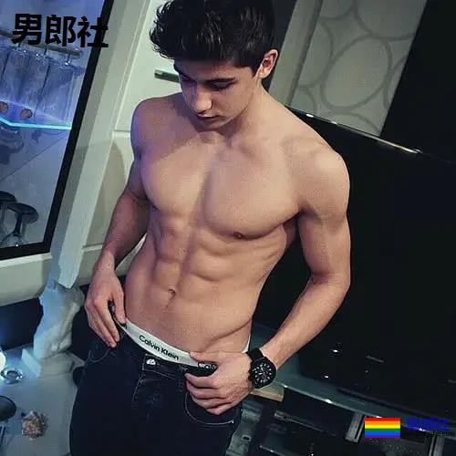 年下攻肌肉小狼狗，家里C板扛不住了 - 51虹马