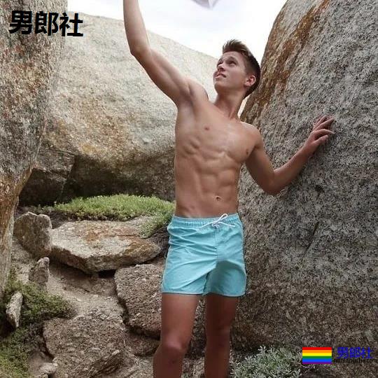 年下攻肌肉小狼狗，家里C板扛不住了 - 51虹马