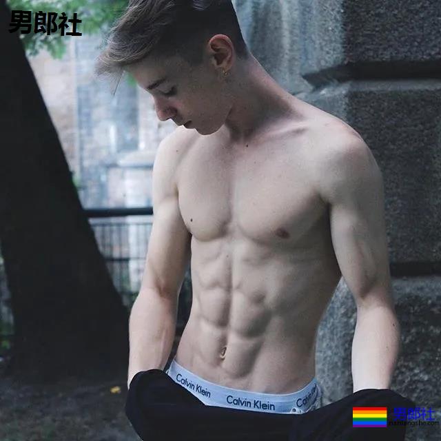 年下攻肌肉小狼狗，家里C板扛不住了 - 51虹马