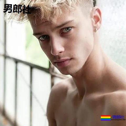 年下攻肌肉小狼狗，家里C板扛不住了 - 51虹马