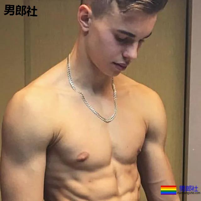 年下攻肌肉小狼狗，家里C板扛不住了 - 51虹马