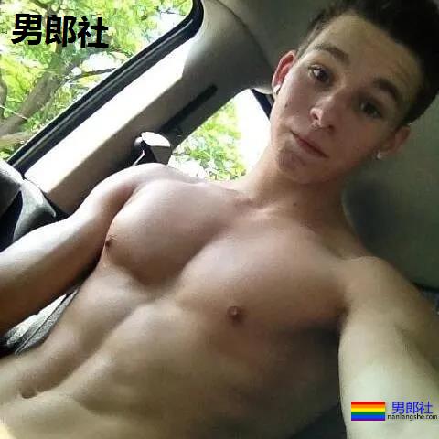 年下攻肌肉小狼狗，家里C板扛不住了 - 51虹马