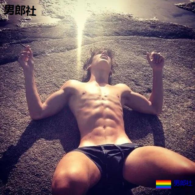 年下攻肌肉小狼狗，家里C板扛不住了 - 51虹马