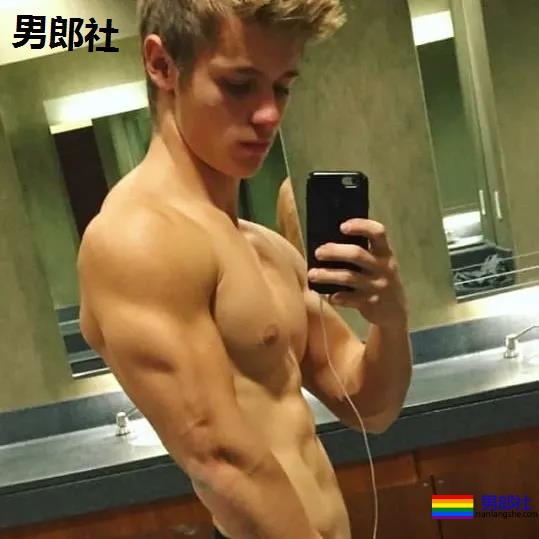 年下攻肌肉小狼狗，家里C板扛不住了 - 51虹马