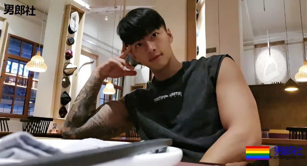 193长腿大鼻子筋肉小哥，腹肌公狗腰体育生身材太馋人！ - 51虹马