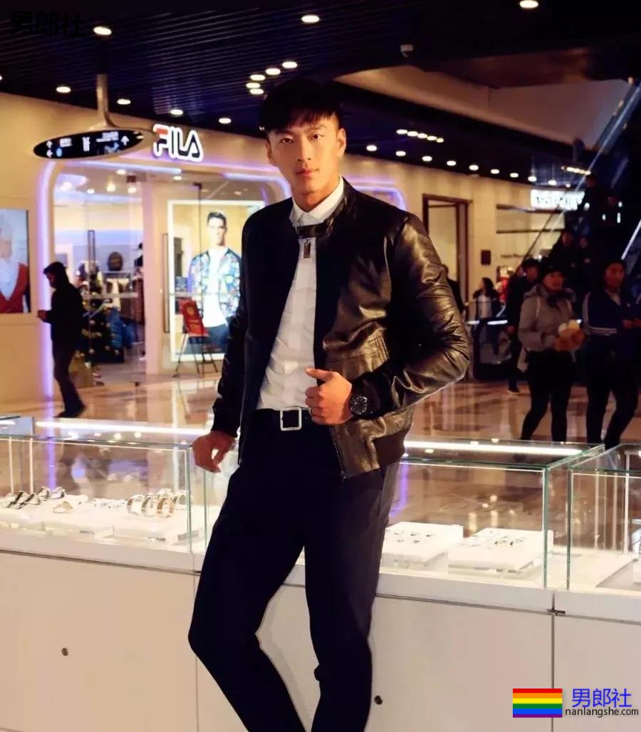 193长腿大鼻子筋肉小哥，腹肌公狗腰体育生身材太馋人！ - 51虹马